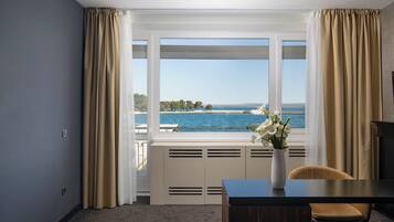 Suite, Sea View | 1 bedroom, minibar, in-room safe, desk