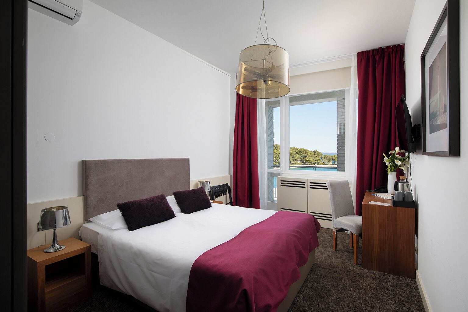 1 chambre, minibar, coffres-forts dans les chambres, bureau