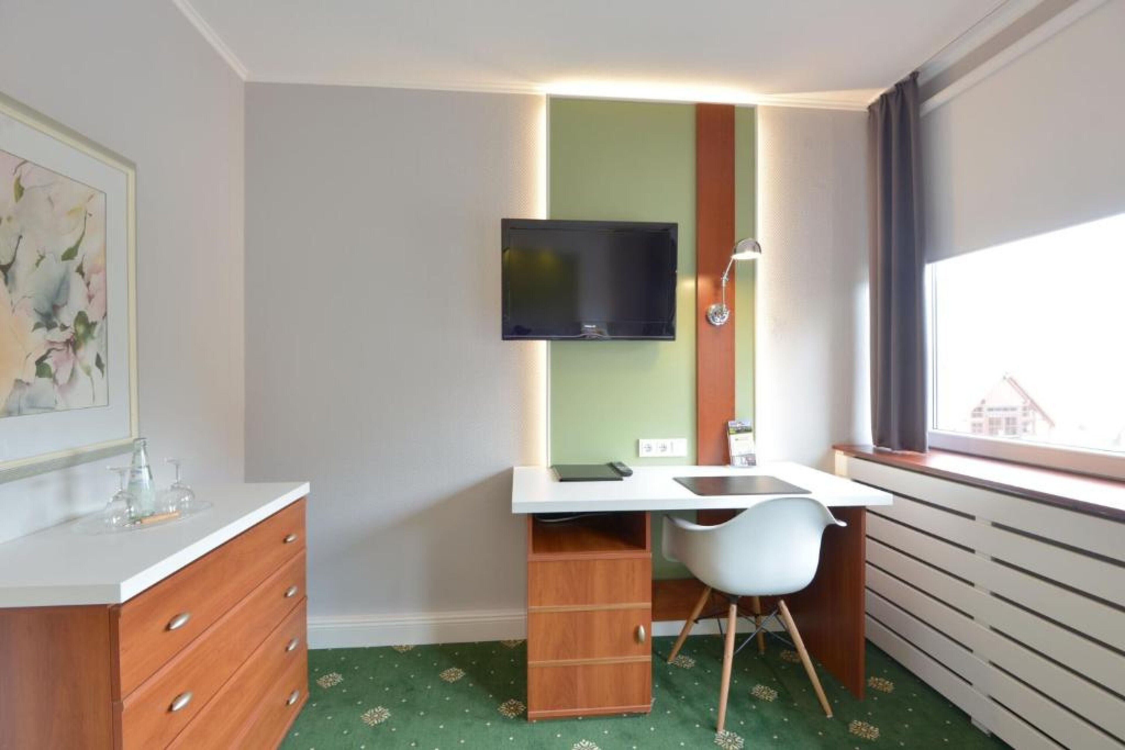 single room | television