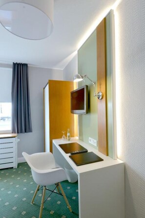 Habitación individual | Zona de estar | Una televisión de pantalla plana