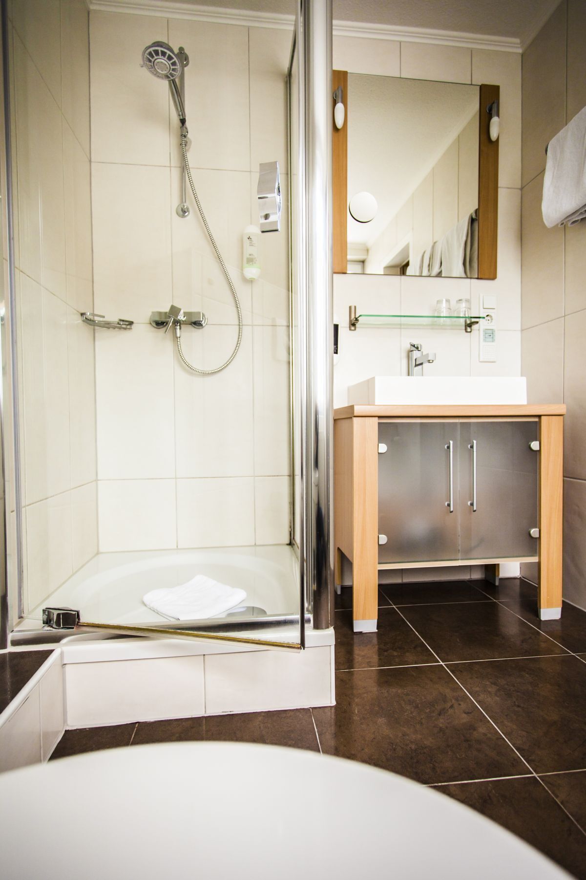 shower, free toiletries, hair dryer, towels