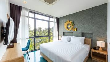 Juniorsvit | SÀngtillbehör av högsta kvalitet och vÀrdeförvaringsskÄp pÄ rummet