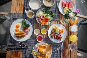 A breakfast table with various dishes including eggs, bacon, toast, and a salad. - Na Tree Tara Riverside Resort Amphawa Damnoensaduak (Bang Khonthi)