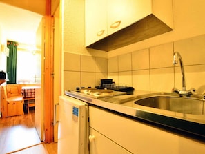 雪櫃、微波爐、洗碗機