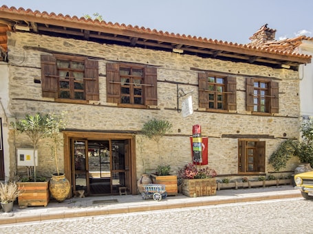 Entrada de la propiedad. Birgi Yeni Gelin Evi