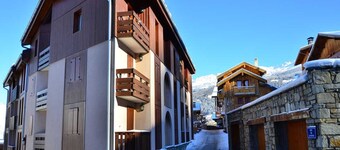 Cozy 2-Room Apartment in Montchavin Les Coches, Near Shops & Slopes, Sleeps 5, Free Parking