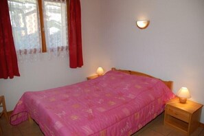 4 bedrooms, iron/ironing board, WiFi, bed sheets - chalet la grange du villard le criou (Samoëns)