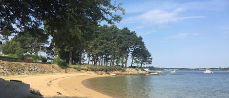靠近海滩