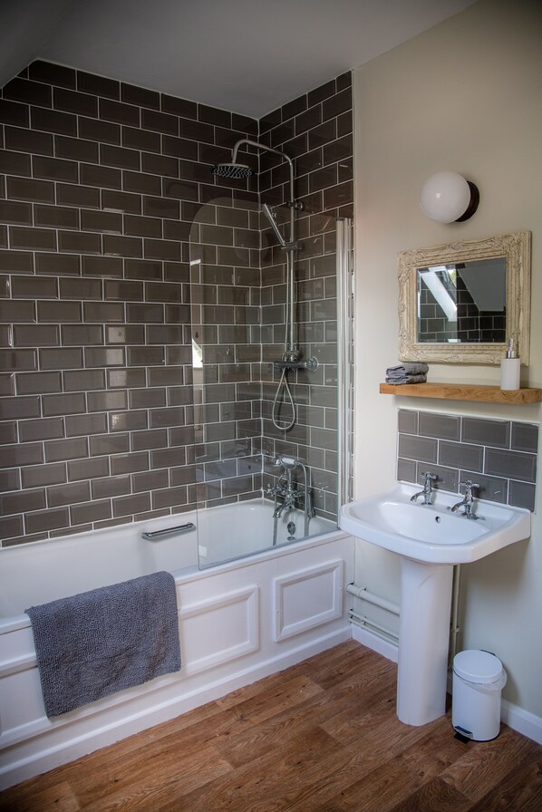Bathroom - The Golden Key (Saxmundham)