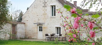 Lodging restored in a contemporain way, in a vast typical farm of Vexin