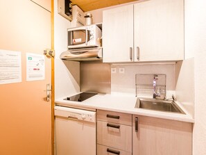 Réfrigérateur, micro-ondes, lave-vaisselle