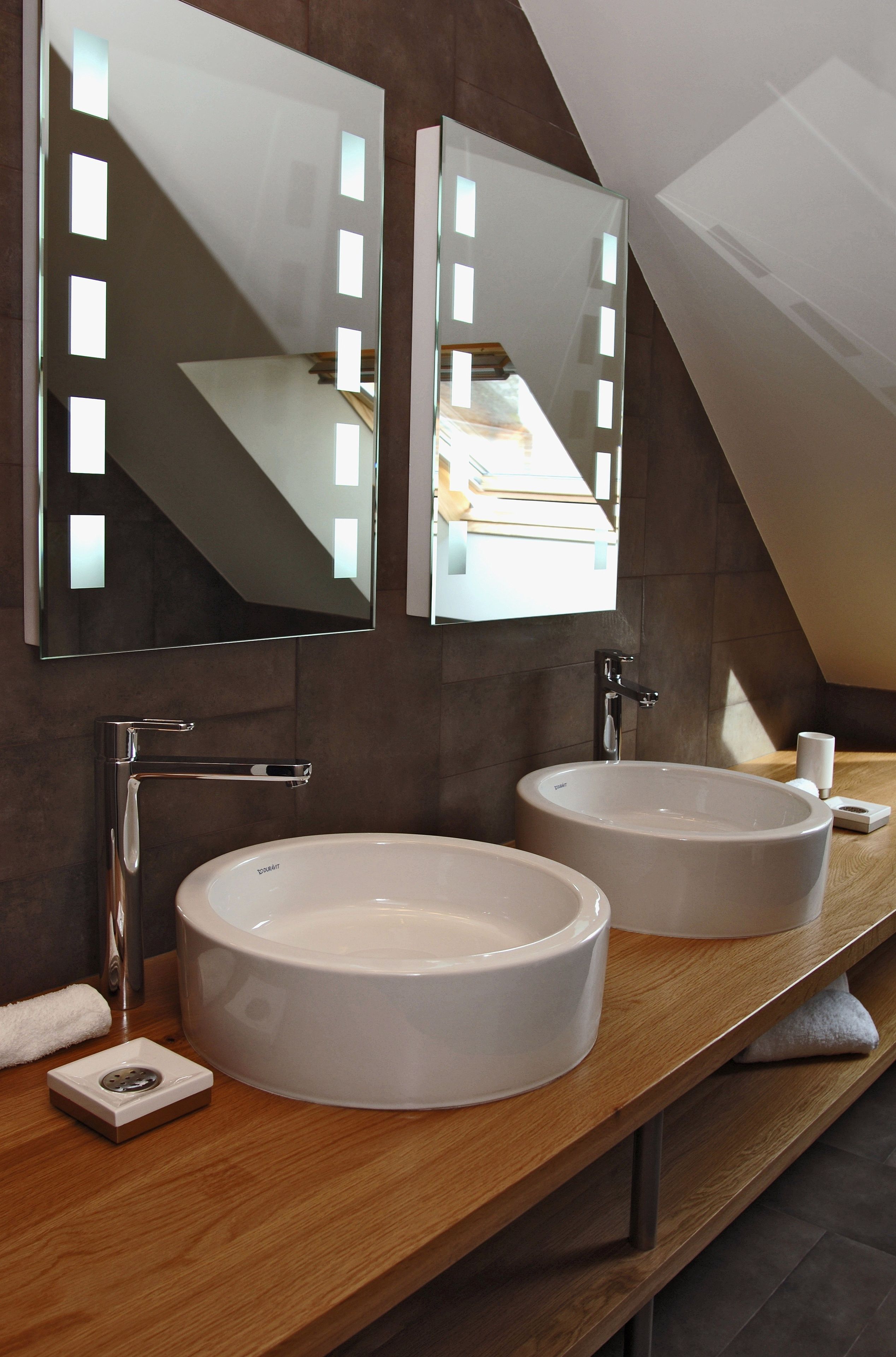 Double Room, Bathtub | Bathroom sink