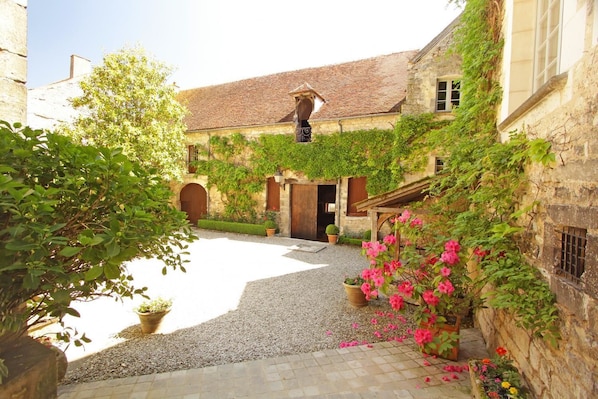 Exterior - Hôtel du Vieux Moulin (Chablis)