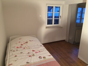 2 Schlafzimmer, Schreibtisch, Bügeleisen/Bügelbrett, Internetzugang