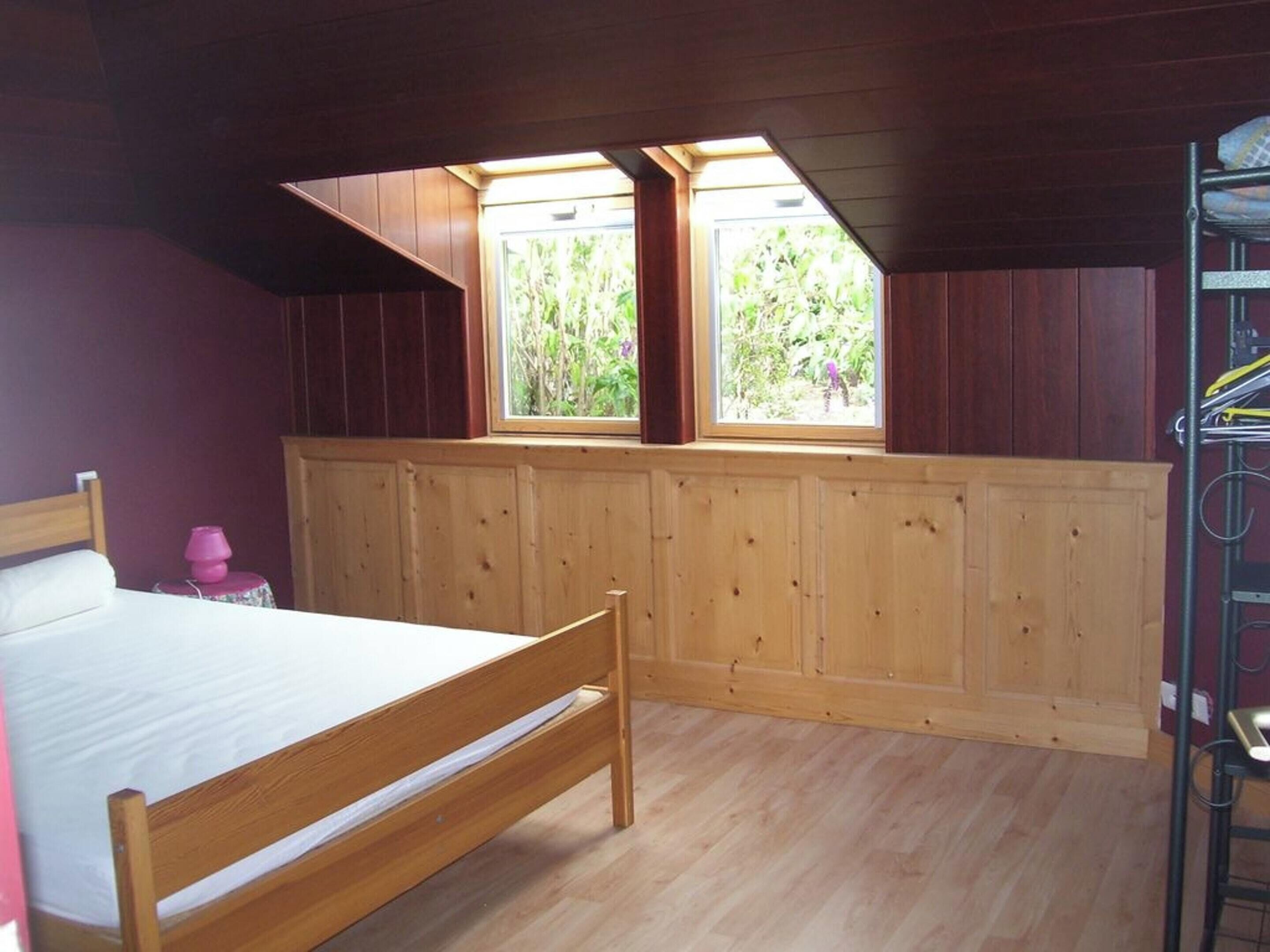 3 bedrooms, iron/ironing board, travel crib