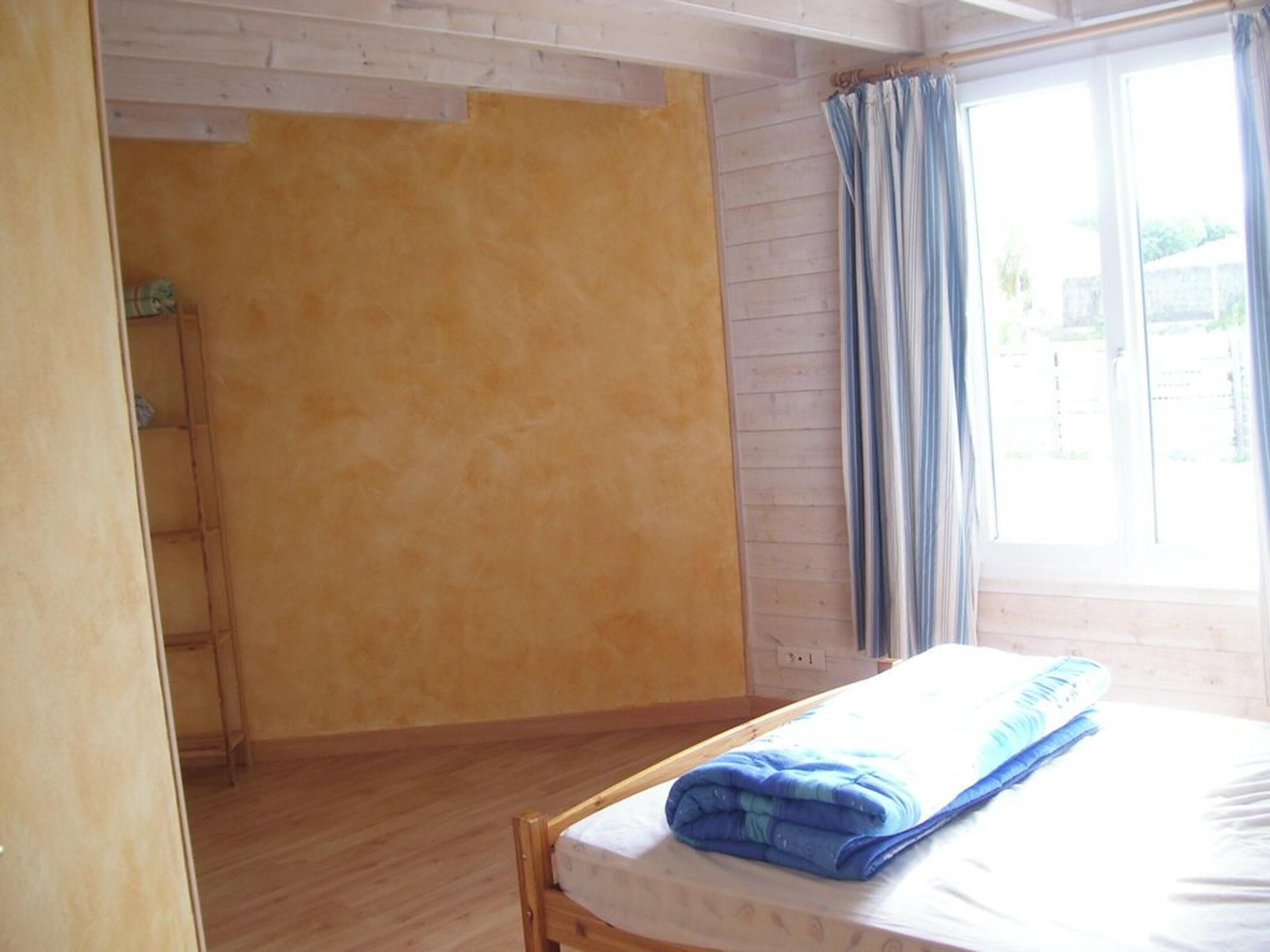 3 chambres, fer et planche à repasser