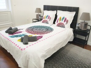 3 chambres, fer et planche à repasser, Wi-Fi, draps fournis