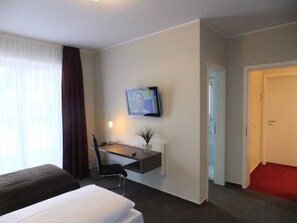 Free cots/infant beds, rollaway beds, free WiFi, bed sheets - Köhncke's Landgasthof und Hotel (Wiefelstede)