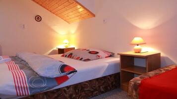 Cots/infant beds, bed sheets