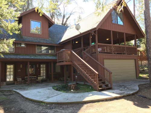 Spectacular home in Bass Lake, Ca-A Mountain lake community near Yosemite