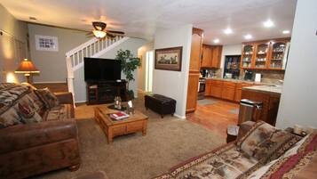 Smart TV, reproductor de DVD, tenis de mesa y libros