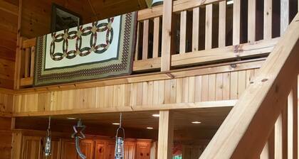 Waterfront Cabin on the Toccoa River