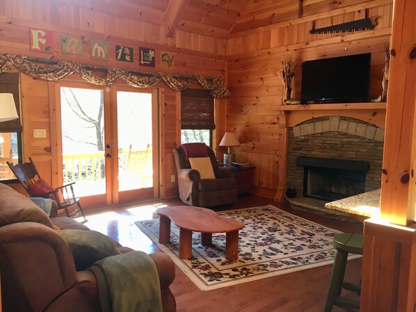 Smart TV, fireplace, DVD player, table tennis