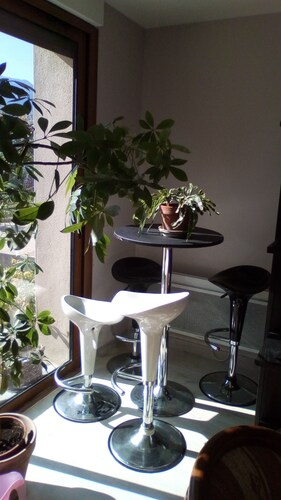  Appart 65m, 2-6 personnes, 2 chambre et salon avec canapé très confortable.   