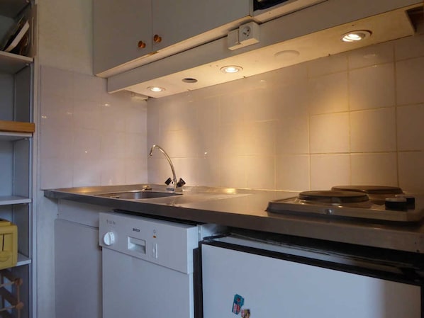 A kitchen with a Bosch dishwasher, a sink, and a stove.