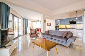 Villa (Spring ) | Wohnbereich | LCD-Fernseher