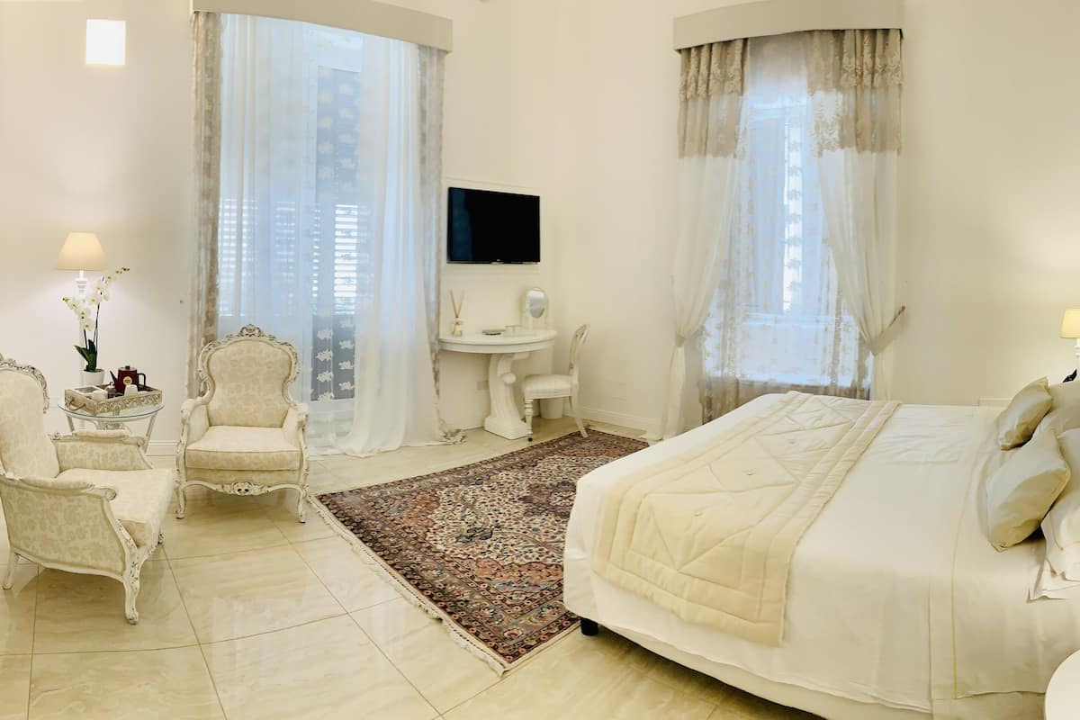 1 bedroom, Frette Italian sheets, premium bedding, down duvets