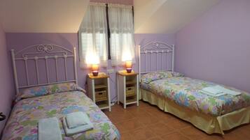 Casa de campo clásica, 3 habitaciones, piscina privada | 3 dormitorios, tabla de planchar con plancha, wifi gratis y ropa de cama