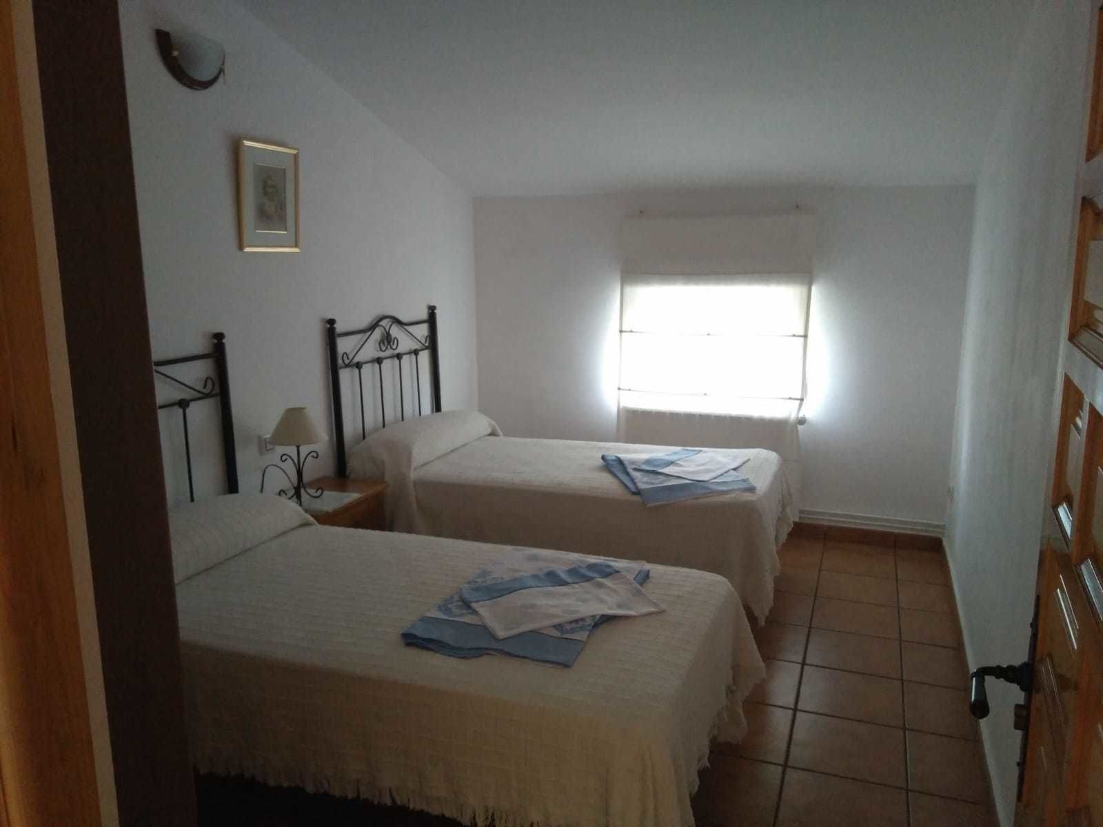 Economy Twin Room | Iron/ironing board, bed sheets