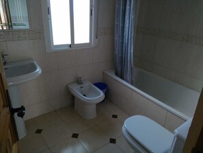 Hair dryer, towels - La Solana (Valdemoro-Sierra)