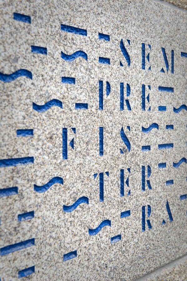 A stone wall with carved text. - Hotel SempreFisterra (Fisterra)