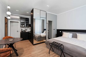 Design Studio | Premium bedding, minibar, in-room safe, desk
