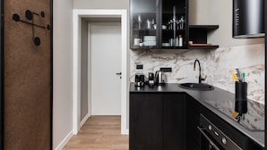 Design Studio | Private kitchen | Full-size fridge, oven, stovetop, dishwasher - Sir John's Apartments (Rijeka)