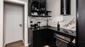 Design Studio | Private kitchen | Full-size fridge, oven, stovetop, dishwasher - Sir John's Apartments (Rijeka)