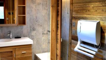 Combined shower/bathtub, hair dryer