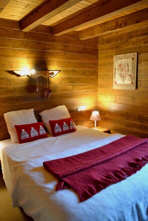 6 dormitorios, tabla de planchar con plancha, cuna de viaje