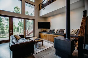 تلفزيون ذكي، مدفأة، ألعاب فيديو، تنس طاولة