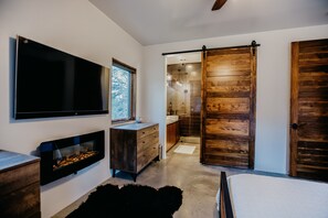 4 عدّة غرف نوم ومكتب ومكواة/لوح كي وسرير سفر