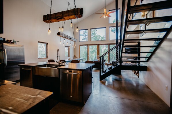 المنشأة من الداخل