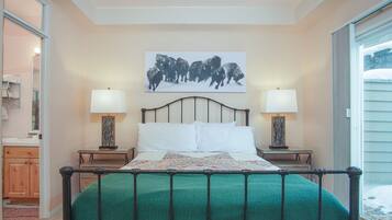 4 bedrooms, iron/ironing board, WiFi, bed sheets