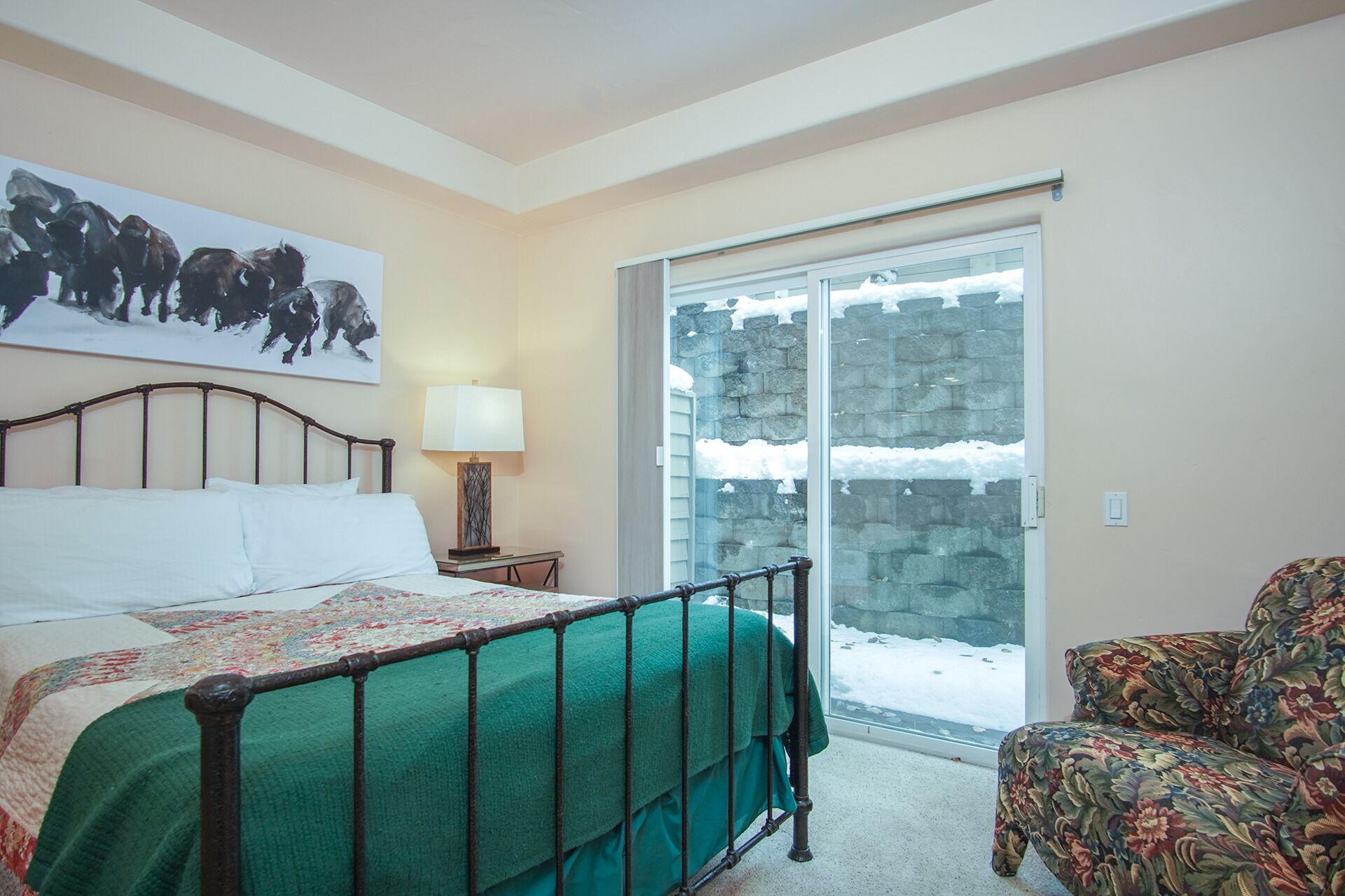 4 habitaciones, tabla de planchar con plancha, wifi y ropa de cama 