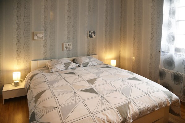 2 bedrooms, soundproofing, iron/ironing board, Internet