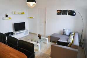 TV, stereo - feet in the water head in the clouds (150 meters from the thermal baths) (Luxeuil-les-Bains)