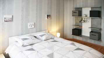 2 slaapkamers, geluiddichte muren, een strijkplank/strijkijzer, internet