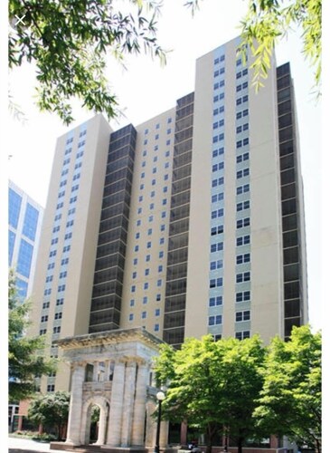 Royalty Living Suite with City View in Prime Location!