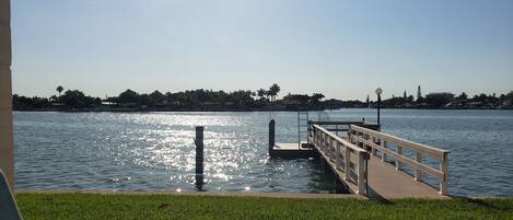 كراسي للتشمس، مناشف للشاطئ